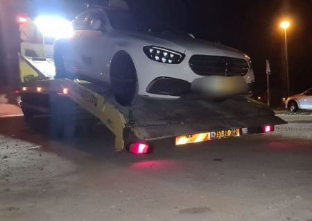 القبض على سائق سيارة بالقيادة في رخصة مسحوبة
